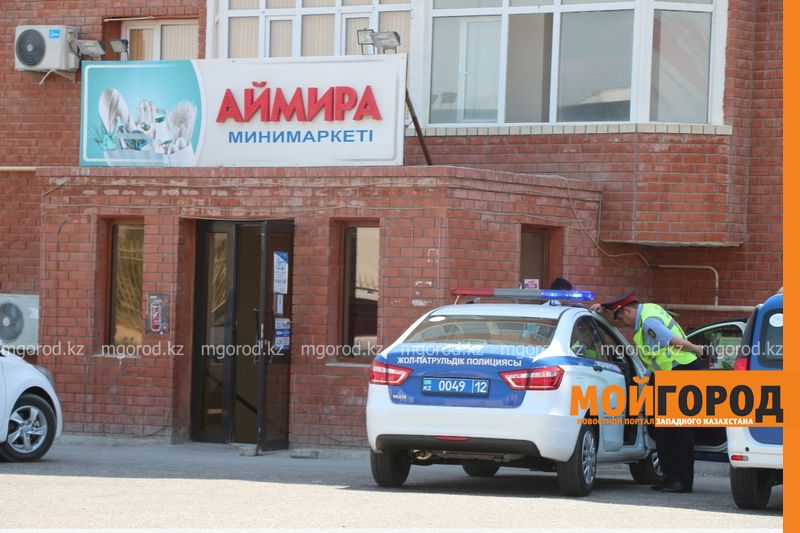 Мужчина с пистолетом напал на продавца магазина в Актау