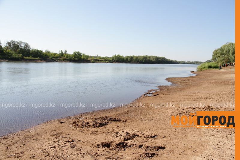 Анализ воды в реке Урал показал, что превышений уровня загрязнений нет