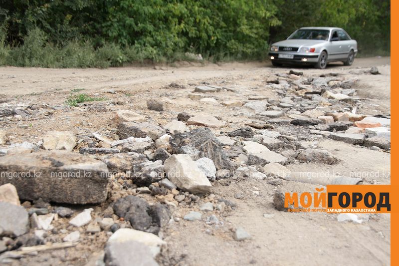 Жители поселка Деркул просят отремонтировать им дорогу