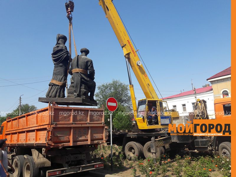 В Уральске памятник Курмангазы и Дине перенесли на другое место