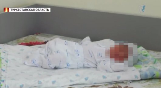Новорожденный ребенок едва не задохнулся в сумке, брошенной на обочине
