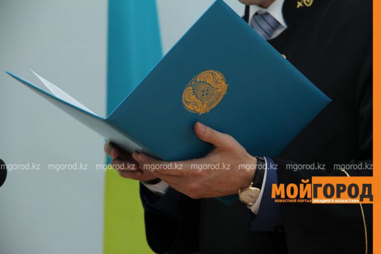 За хищение табельного оружия осудили полицейского в ЗКО
