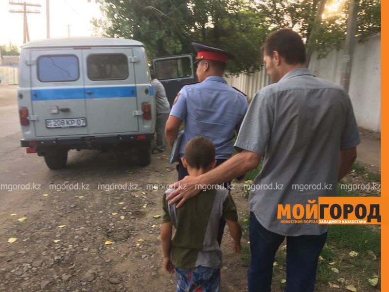 В Уральске 9-летний мальчик учил таблицу умножения, а затем убежал и угнал джип