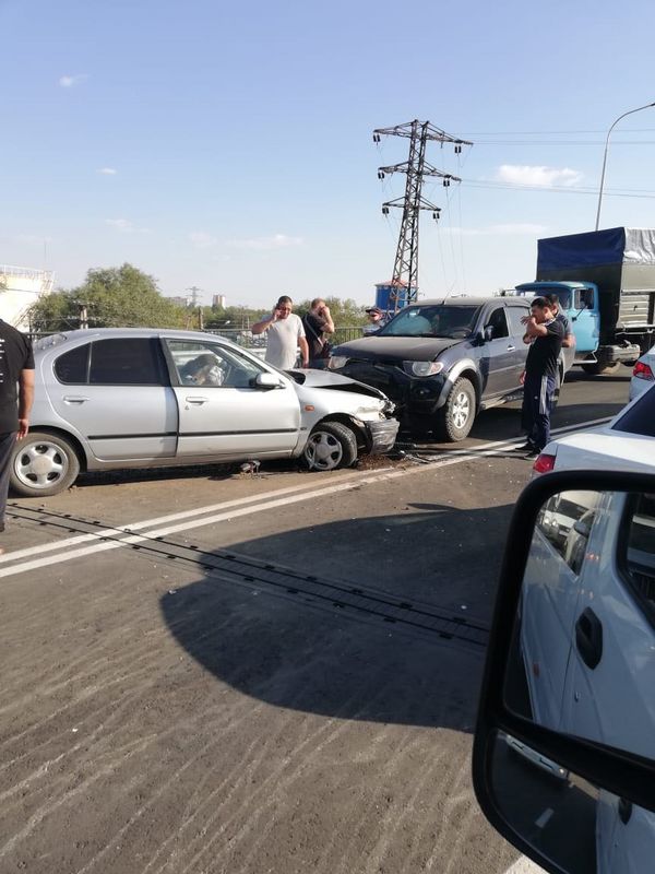 В Уральске на новом мосту произошла первая авария