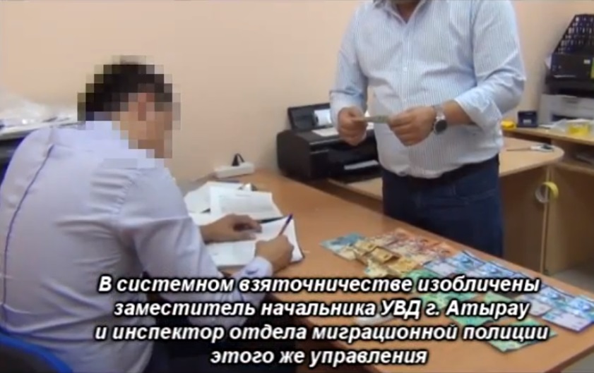 Замначальника УВД Атырау подозревается во взяточничестве