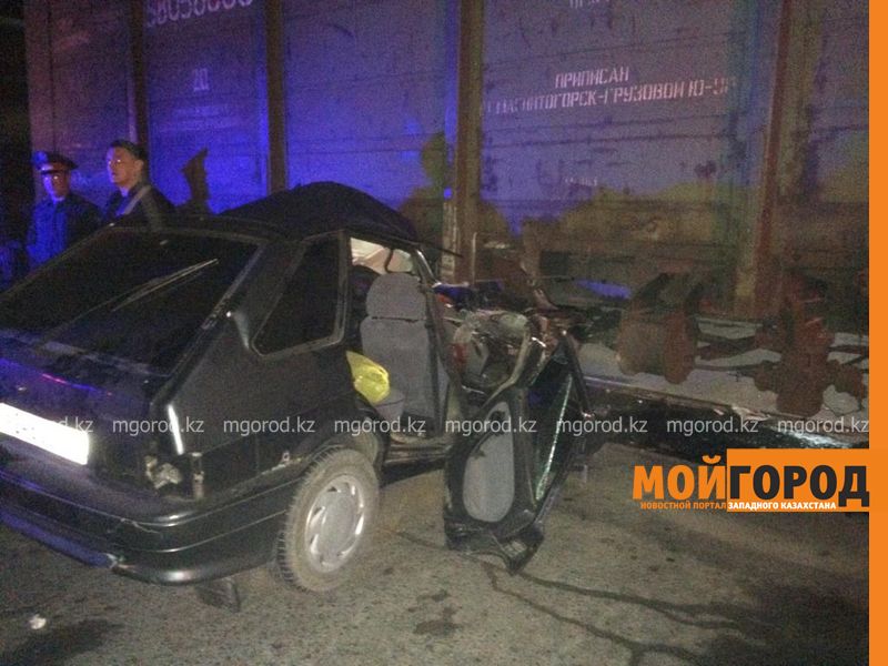 Столкновение автомобиля и локомотива в Уральске будет расследовать специальная комиссия