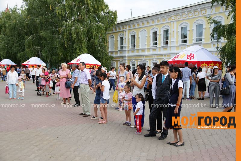В Уральске на арбате проходит ярмарка мастеров-ремесленников