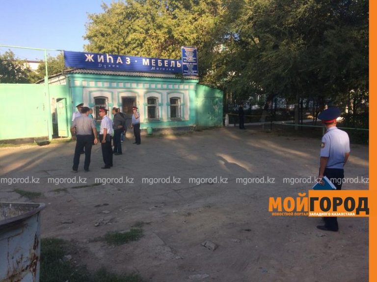 Полицейские выясняют обстоятельства смерти мужчины в центре Уральска