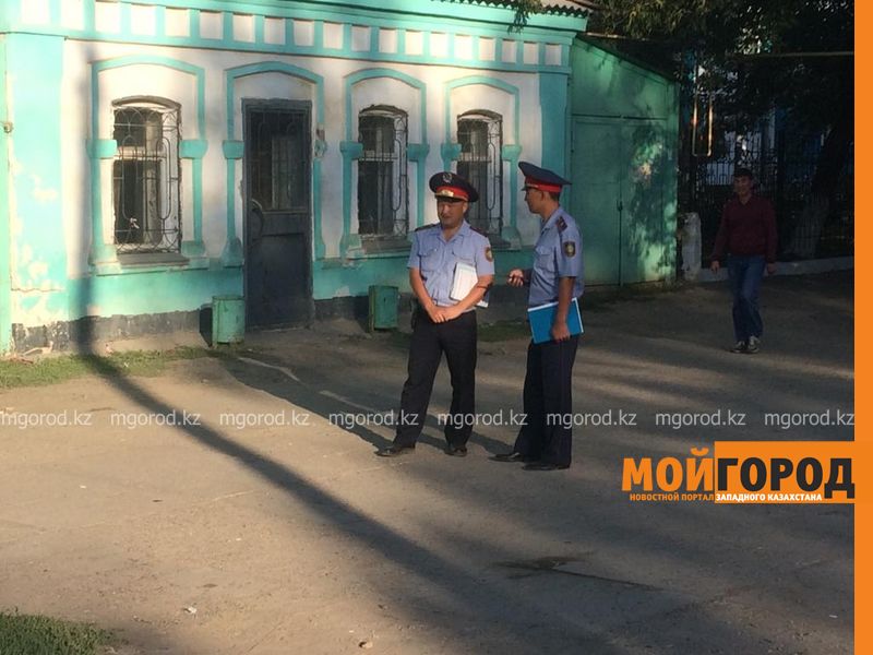 Труп мужчины обнаружили на улице в Уральске