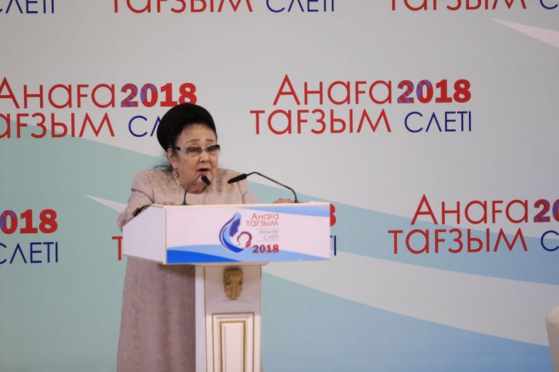 Известные женщины Казахстана приняли участие в Слёте матерей в Актобе
