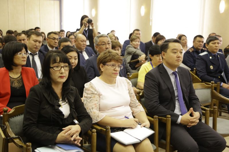 В Атырау введена новая система оплаты труда государственных служащих