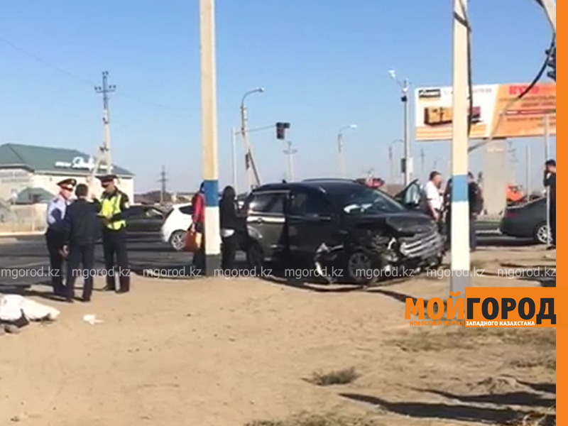 В Атырау при столновении «скорой помощи» и легковушки погибла медсестра