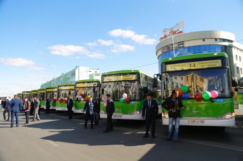 В Атырау ко Дню города презентовали 20 новых автобусов