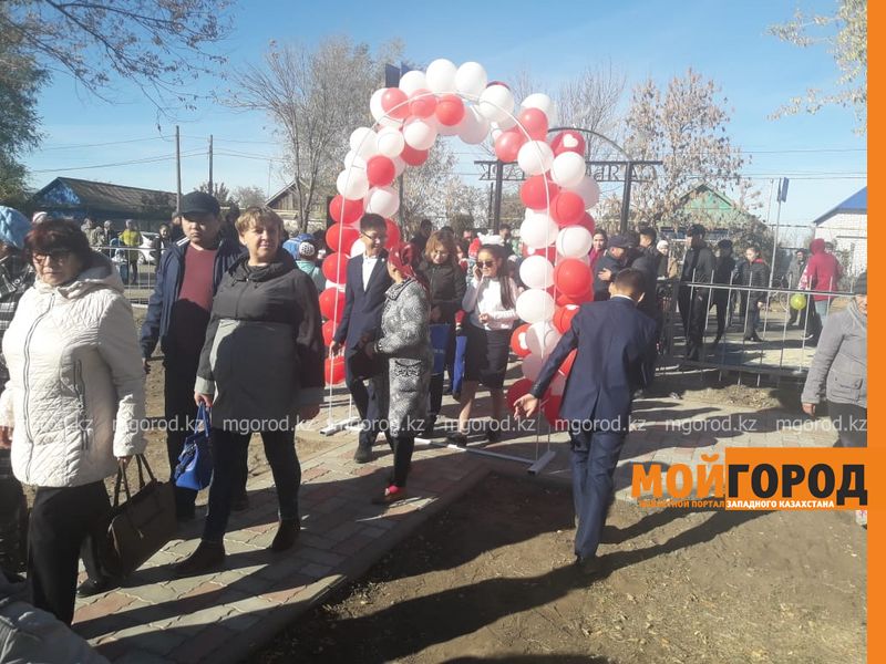 В Круглоозерном открылся парк молодежи