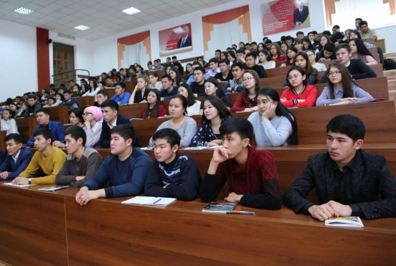 100 грантов акима Актюбинской области распределили между вузами Казахстана