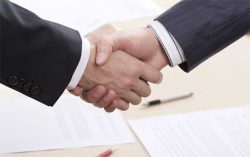 По иску о взыскании долга по договору поставки металлопродукции утверждено мировое соглашение
