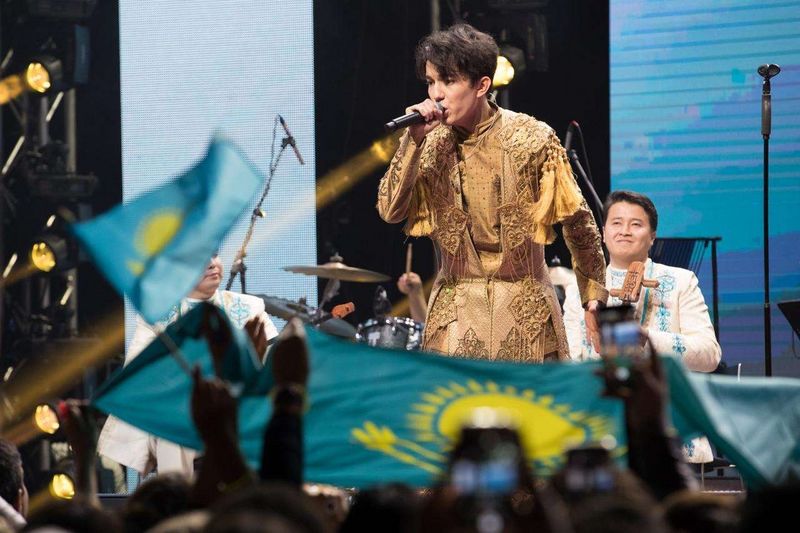 На концерте в Лондоне Димаш Кудайберген посвятил песню фигуристу Денису Тену