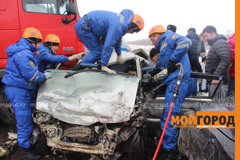 Спасатели предупредили уральских автолюбителей о гололеде