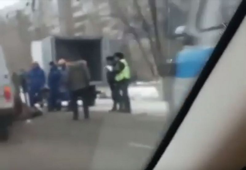 В Уральске в ДТП выжила корова, которую везли на соғым (видео)