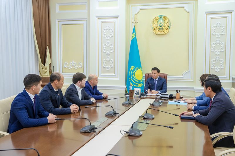 С чемпионами мира по самбо встретился аким ЗКО
