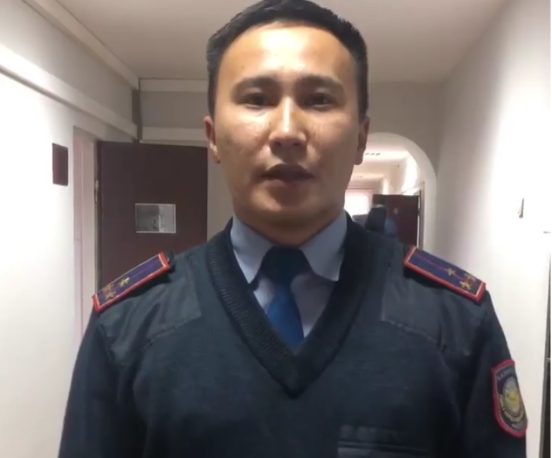 В Атырау участковый оперативно разыскал потерявшегося мальчика