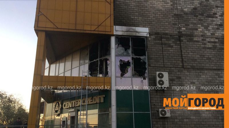 Названа предварительная причина пожара в ТЦ Уральска