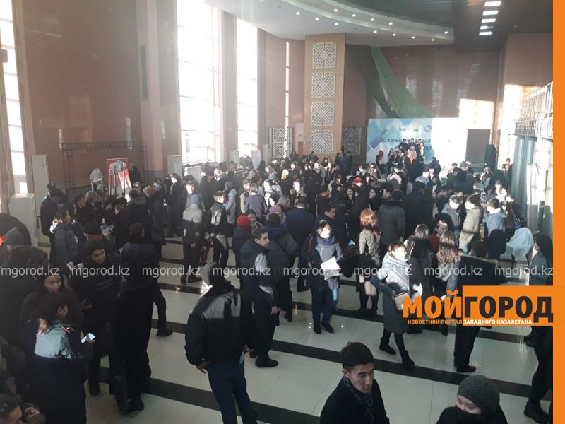 Более 200 вакансий представили на ярмарке в Уральске