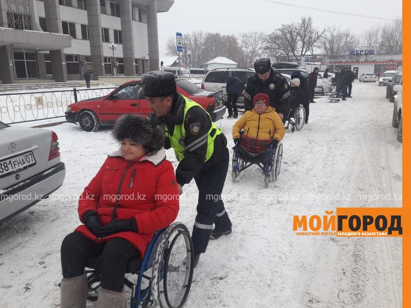 В Уральске полицейские провели рейд по парковкам для инвалидов