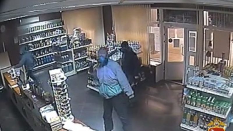 Вооруженные разбойники в масках похитили с АЗС полмиллиона тенге в Атырауской области