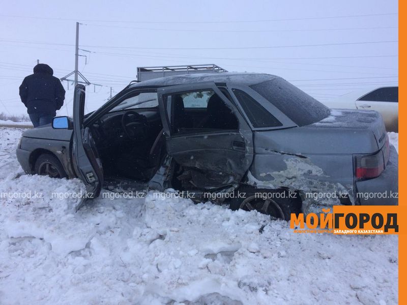 В Уральске перевернулся автомобиль
