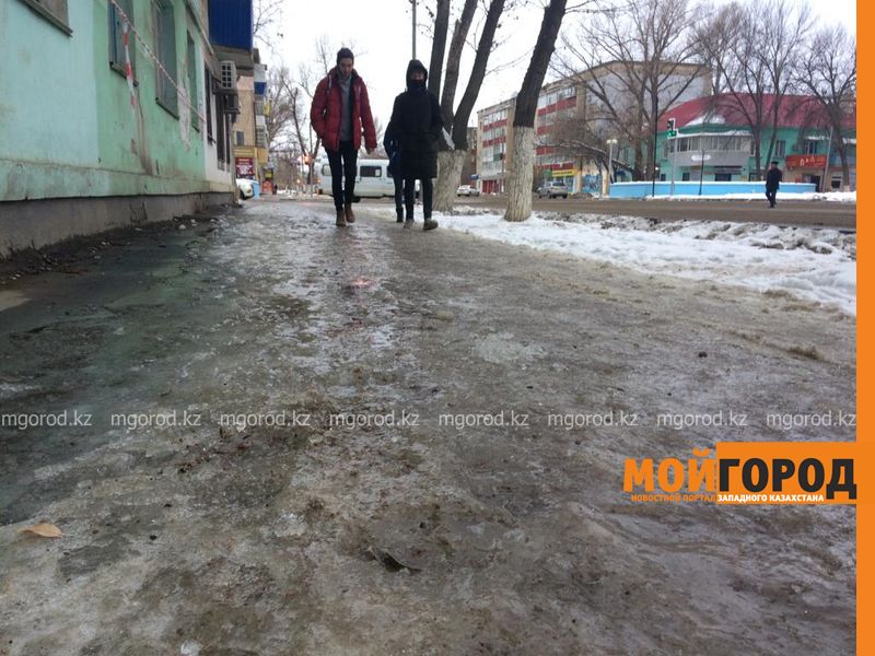Коммунальщики начали круглосуточно работать в Уральске