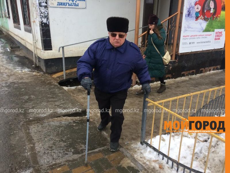 Сильнейший гололед сковал улицы Уральска