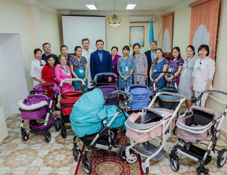 37 детей появились на свет в ЗКО на День Независимости