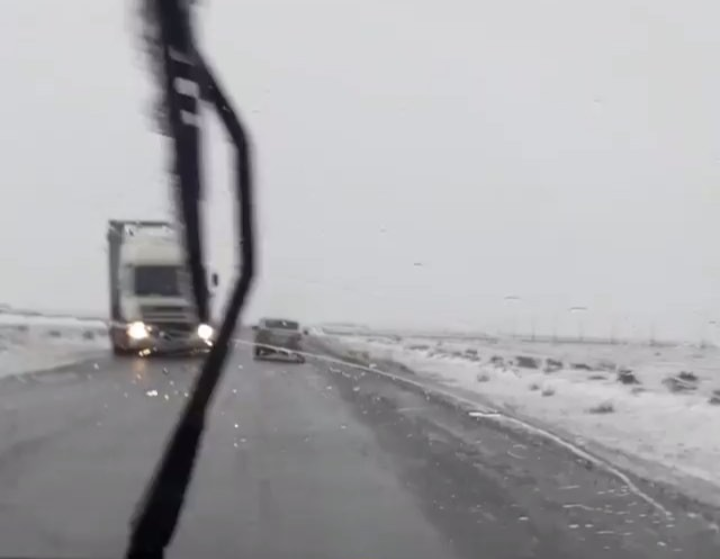 Из-за гололеда перекрыта трасса Атырау - Астрахань