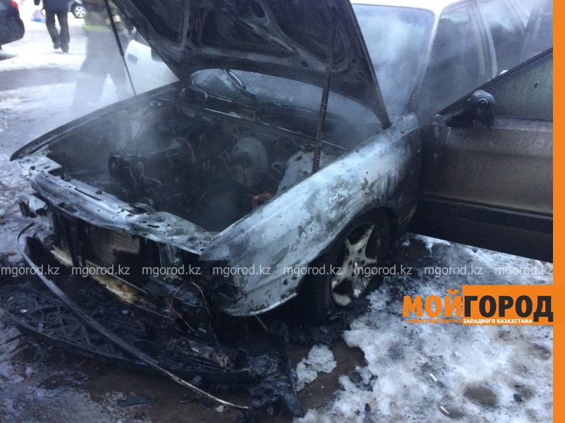 Четыре автомобиля горели за неделю в Уральске