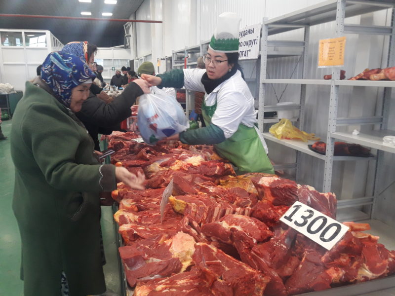 Полторы тонны мяса распродали за полдня в Атырау