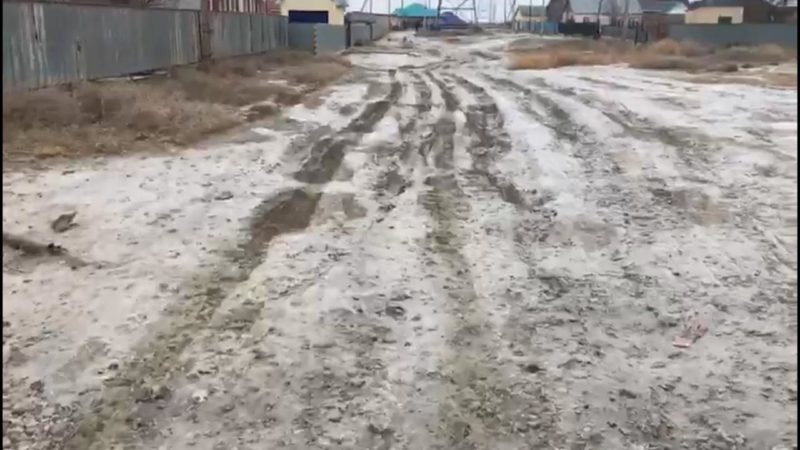 Жители пригорода Атырау пожаловались на отсутствие дорог