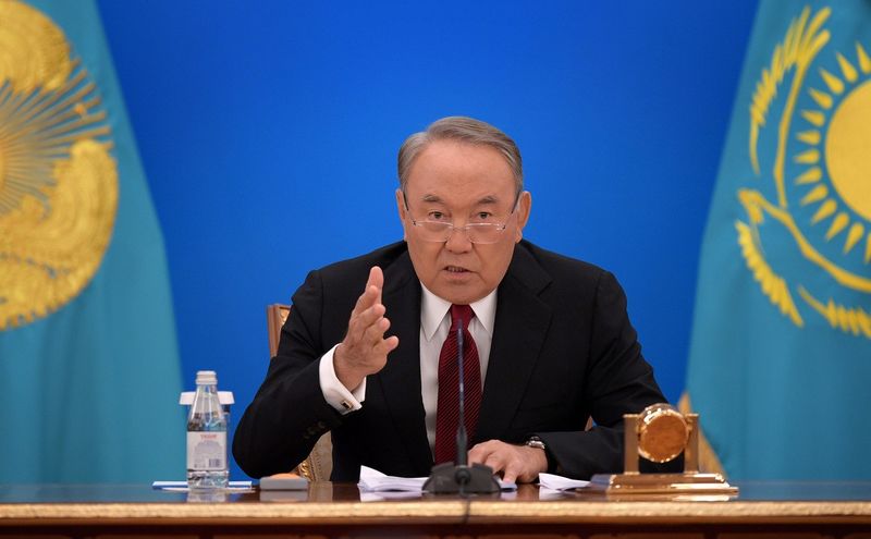 Назарбаев Сағынтаев үкіметінен отставкаға кетуді талап етті