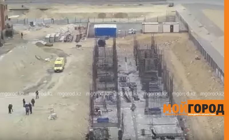 Упавшая с высоты труба убила рабочего в Актау