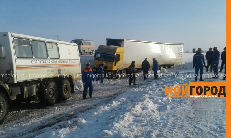 Спасатели помогли иностранцам, застрявшим на трассах ЗКО