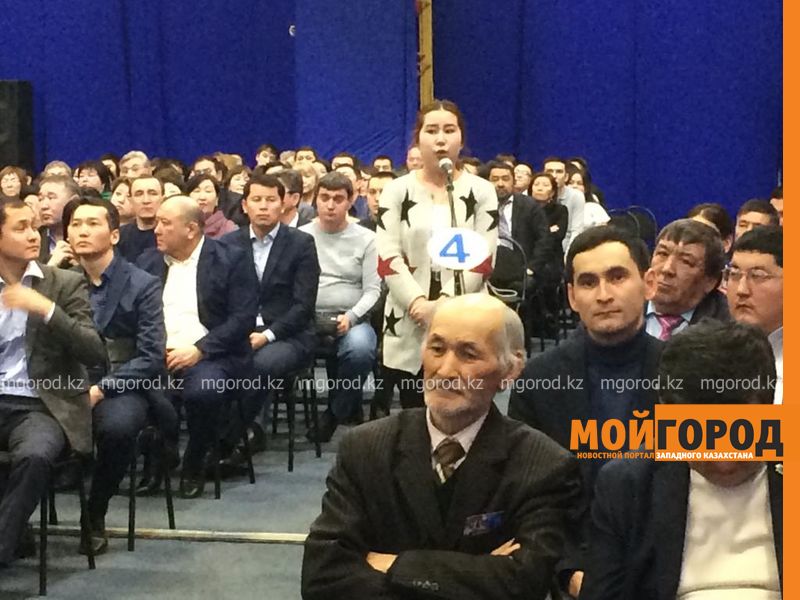 Волонтер попросила акима оказать поддержку отцам-одиночкам
