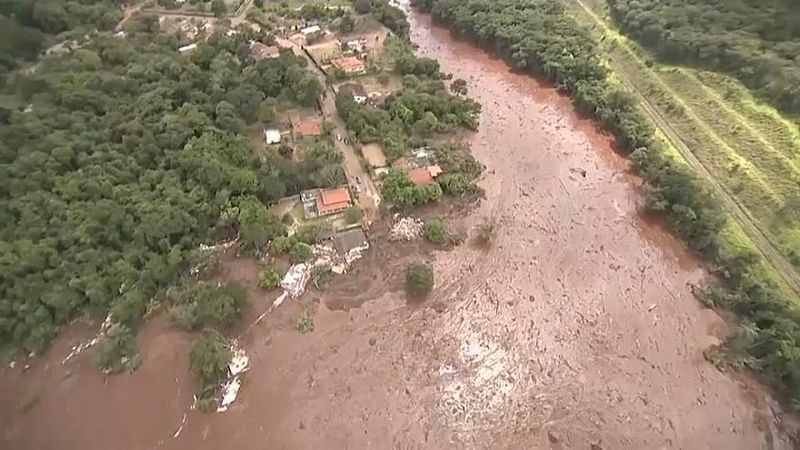Более 100 человек погибли при прорыве дамбы в Бразилии