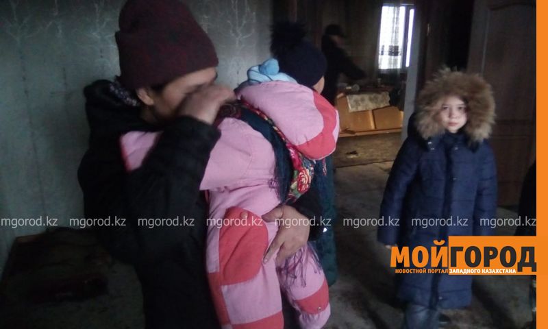 В Актобе у многодетной семьи сгорел дом