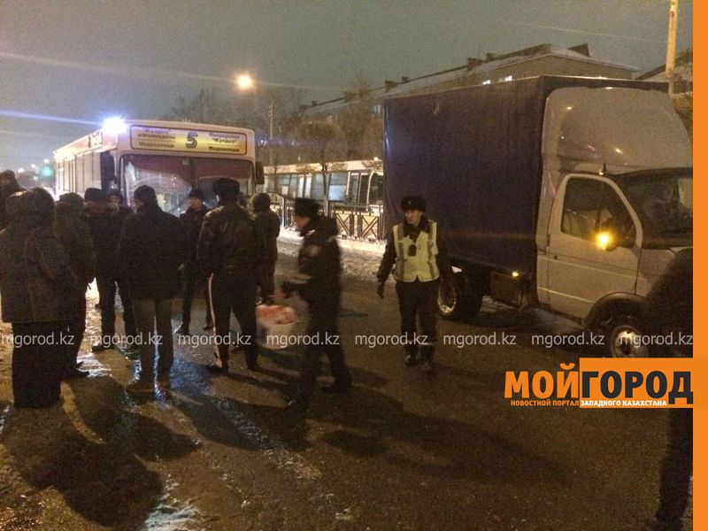Пассажирский автобус насмерть сбил мужчину в Уральске