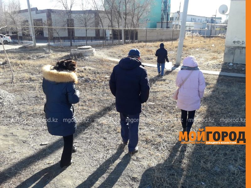 Попрошайки или волонтеры: подростки Атырау пропускали школу, чтобы собрать деньги для благотворительного фонда