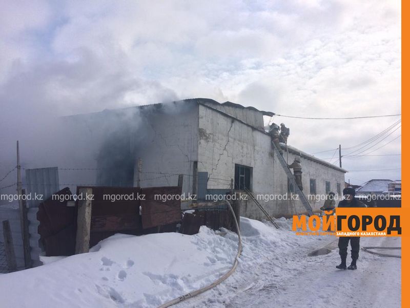 В Уральске горел гараж