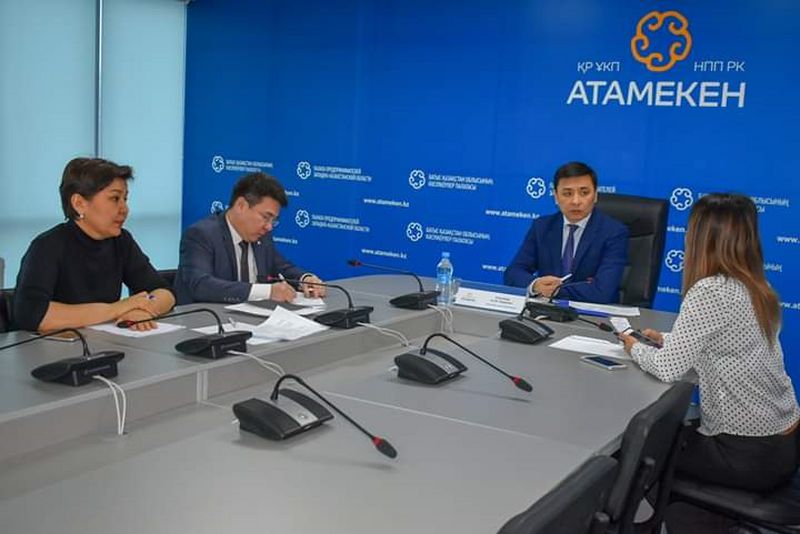 Аким ЗКО встретился с предпринимателями
