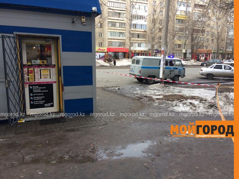 Разбойное нападение совершено на магазин мобильных телефонов в Уральске. Ранен продавец.