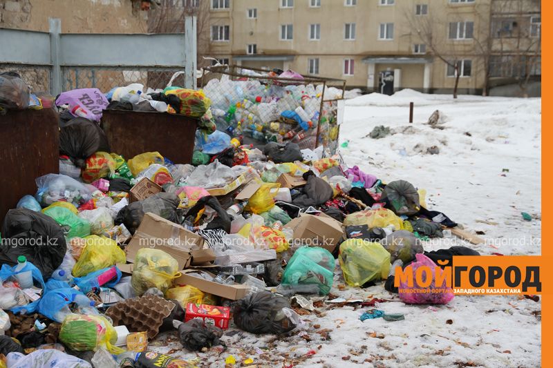 Мусор не вывозят неделями - жительница Уральска
