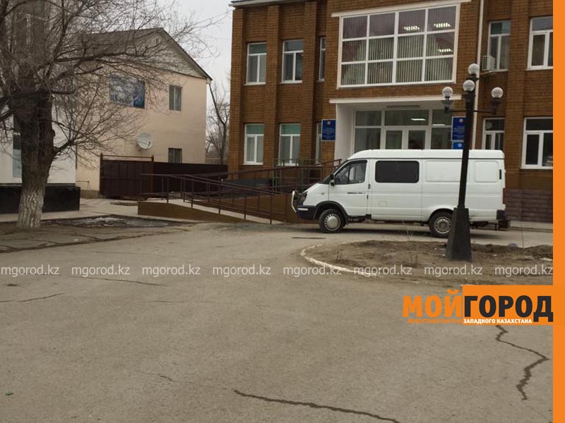 В Атырау в палату предпринимателей пожаловались на пандус